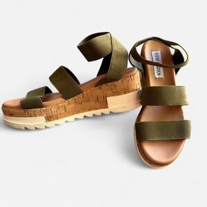 Steve Madden Green Sandals Modern Comfort Design